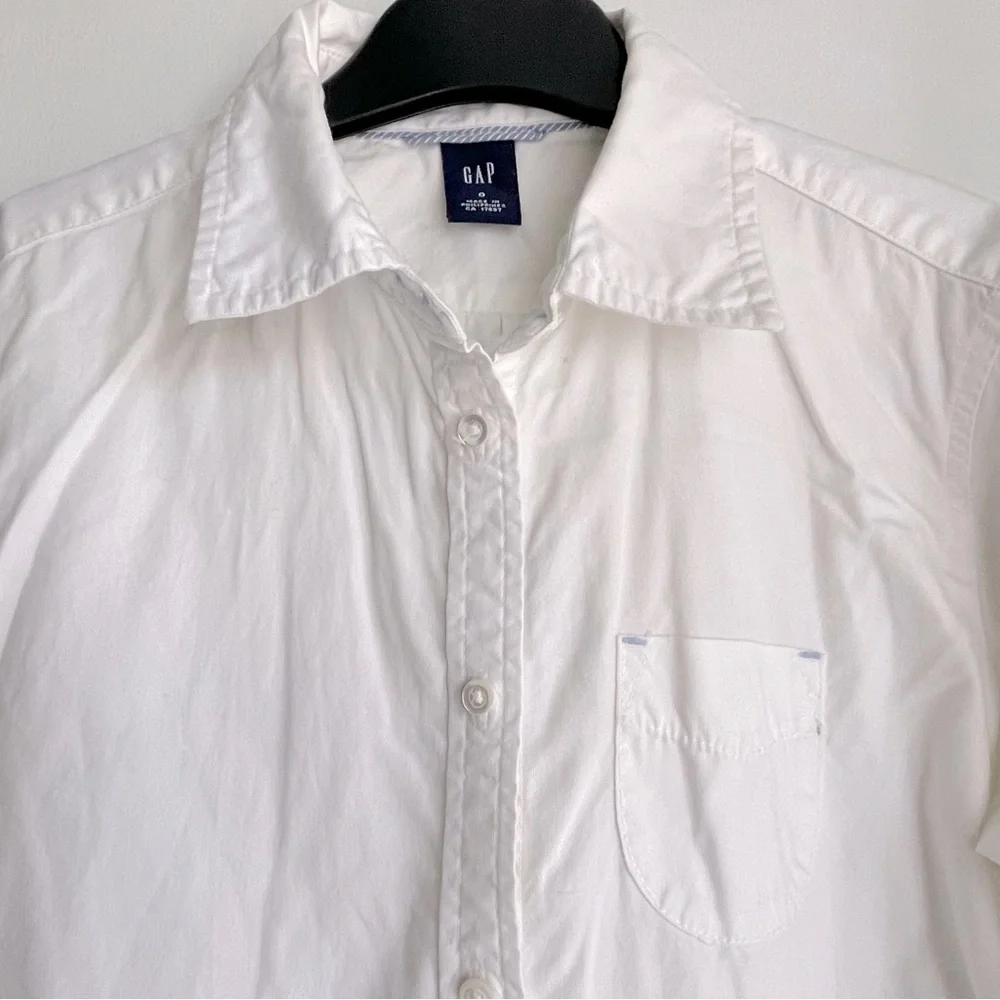 GAP Women’s Long Sleeve Button Down Shirt - Picture 2 of 10